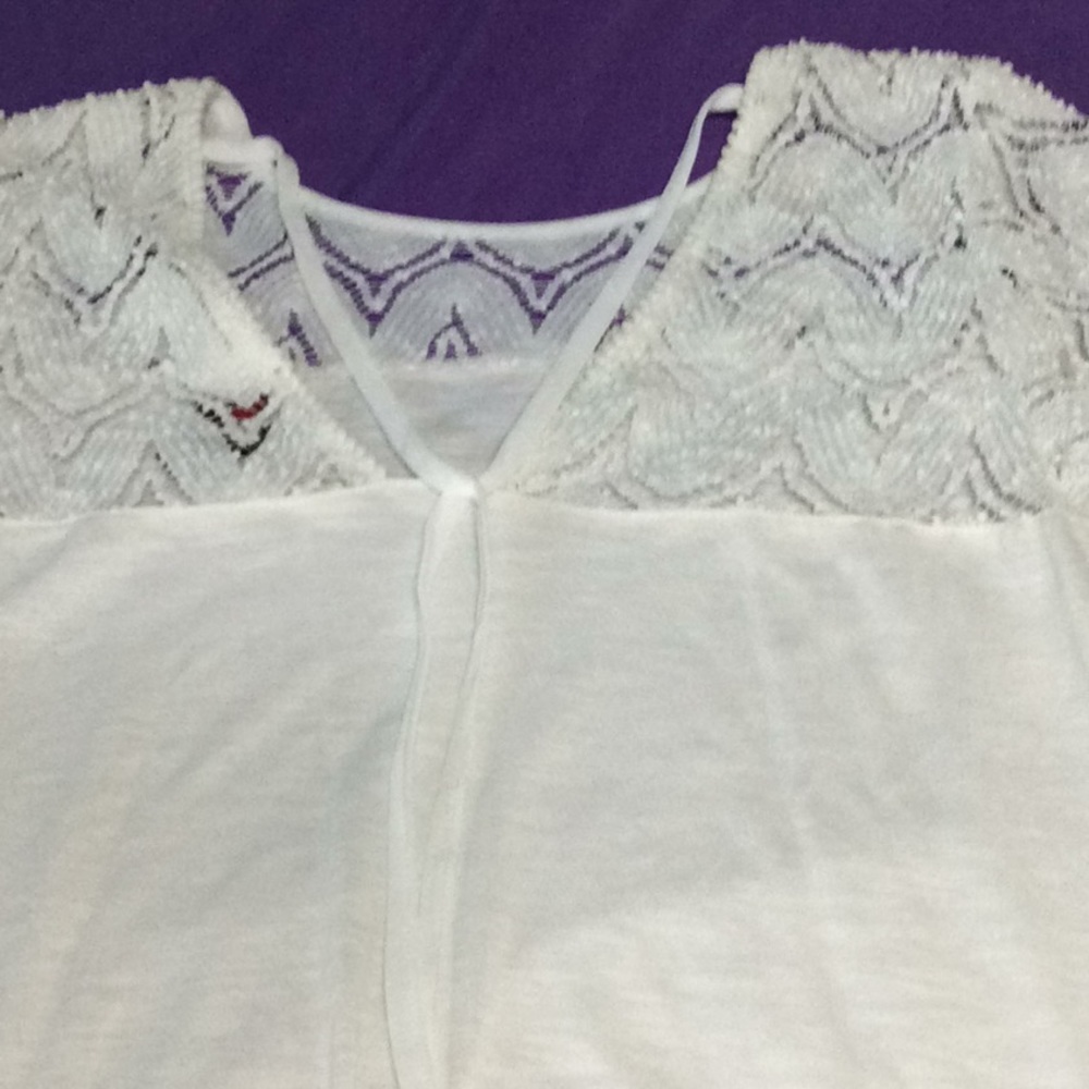 Love Scarlett, short sleeve cream blouse. B7 - Picture 5 of 7